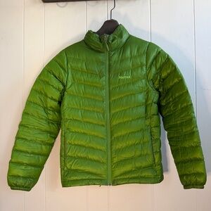 Marmot Women’s Puffer Jacket. Color Green. Size M. Used Good Condition.